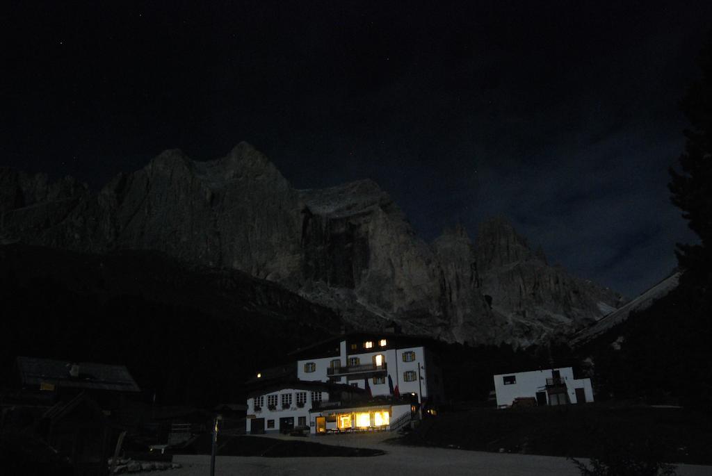 博萨迪法萨 Rifugio Gardeccia Hutte酒店 外观 照片